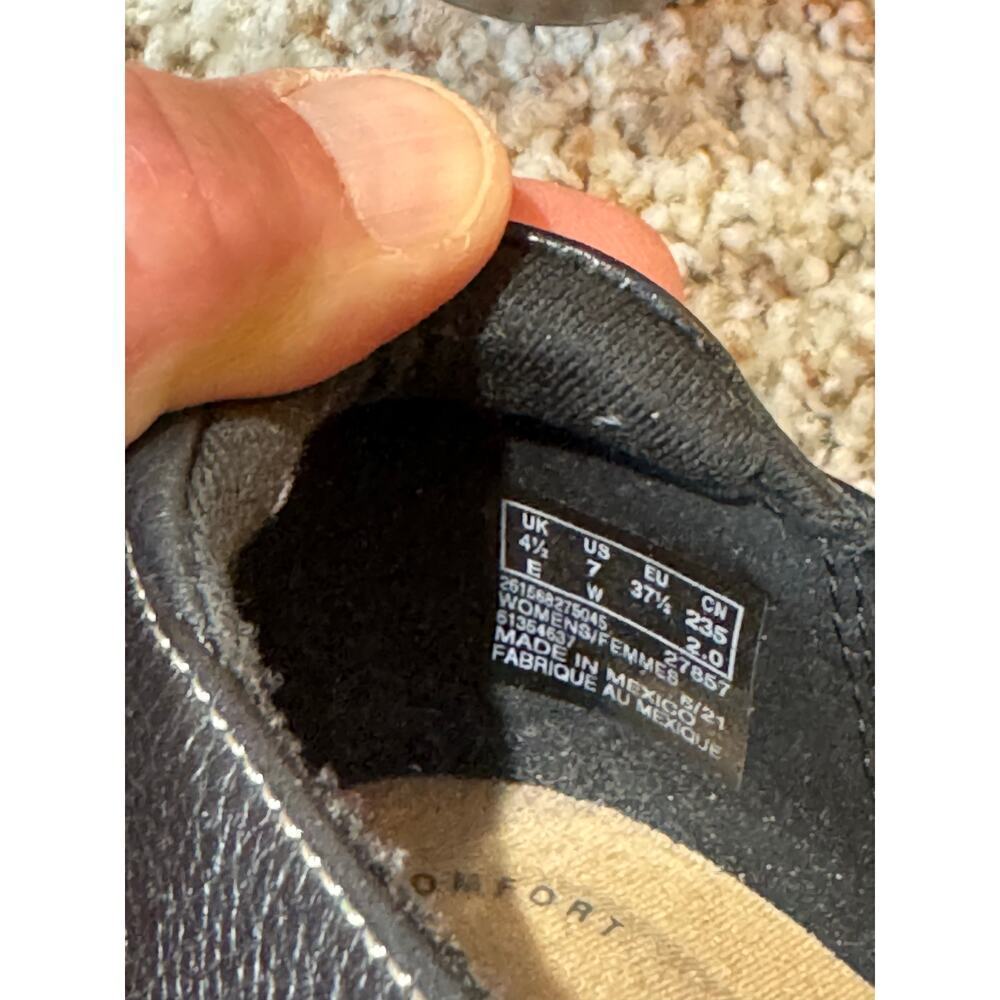 CLARKS Collection, black leather loafers, size 7 Wide - Picture 6 of 10